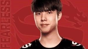 A headshot of Overwatch League player Eui-Seok 