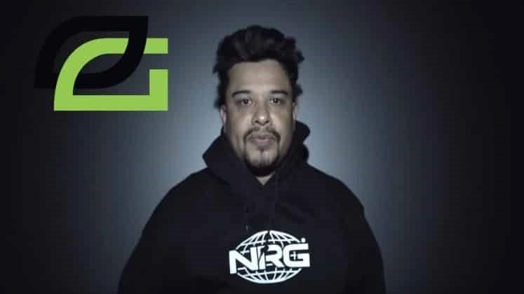 Гектор «H3CZ» Родригес стоит в толстовке NRG на серо-черном фоне с логотипом OpTic Gaming рядом с головой.