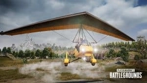 Доступный в PUBG моторный планер с желтым корпусом и черно-желтыми крыльями.