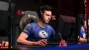 Тарик «⁠tarik⁠» Челик за ПК во время живой игры в CS:GO с Evil Geniuses