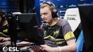 Егор flamie Васильев играет вживую в CS:GO с Na`Vi