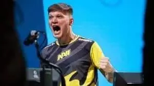 Александр «s1mple» Костылев радуется тому, что Na`Vi забрали домой трофей DreamHack Masters Spring