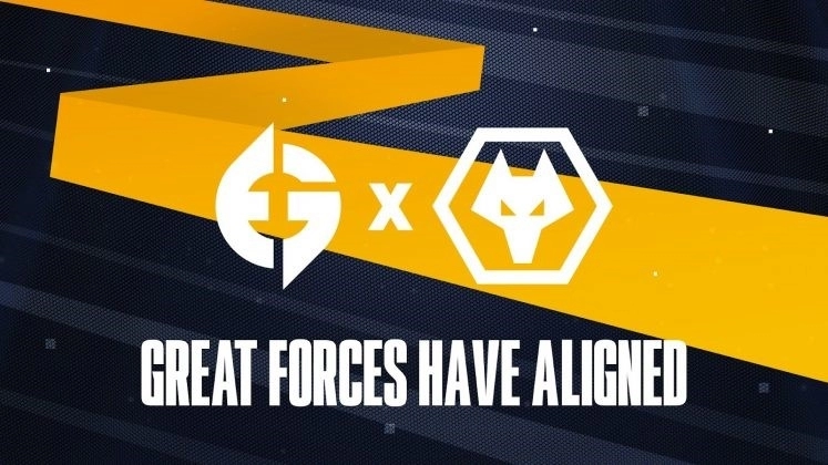 Логотипы команд Evil Geniuses и Wolverhampton Wanderers отображаются белым цветом на желто-черном фоне.  Слова «Великие силы объединились» выделены ниже жирным белым шрифтом.