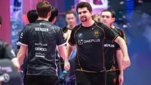 Gabriel “Bwipo” Rau leads Fnatic in fistbumps after a victory in the 2020 World Championship.