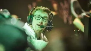 A close up of Seth “Scump” Abner as he leans forward to make a call to his team mates during a live game