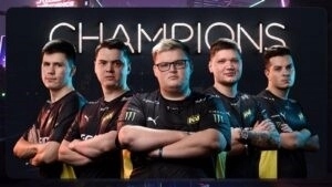 The Natus Vincere CS:GO team stands together under the word 