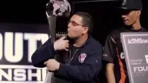 Parasite plants a kiss on the Call of Duty Championship trophy