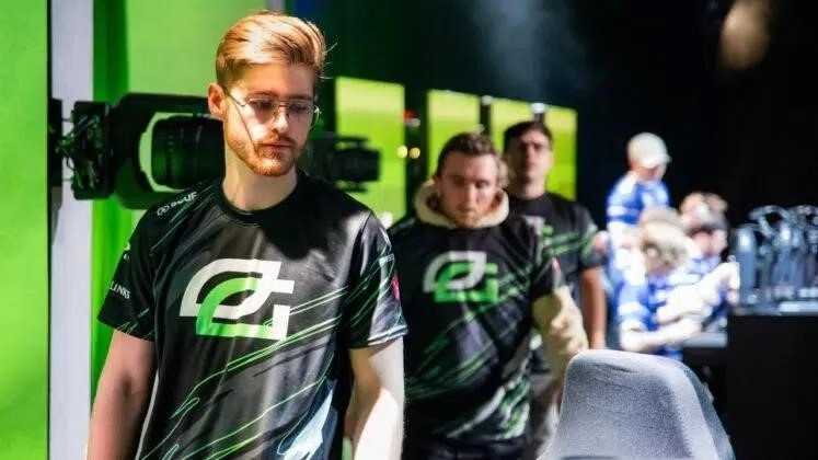 Состав OpTiC Gaming выходит на сцену HCS Anaheim