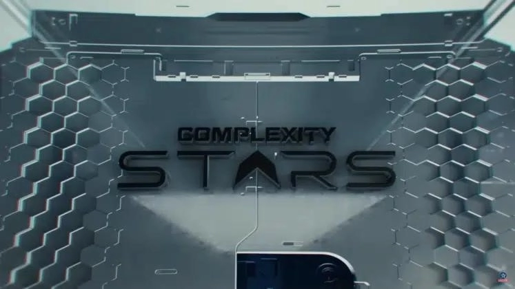 Логотип Complexity Stars появляется на промышленной стене