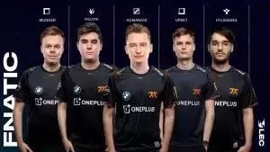 Состав LEC для Fnatic в футболках команды