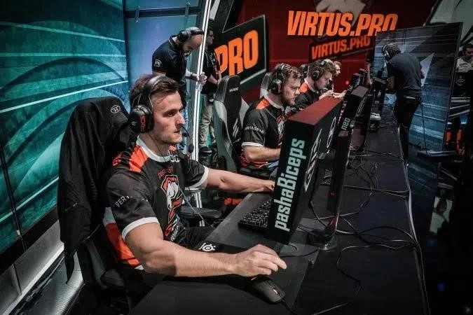 Virtus Pro на сцене ELeague Major 2017