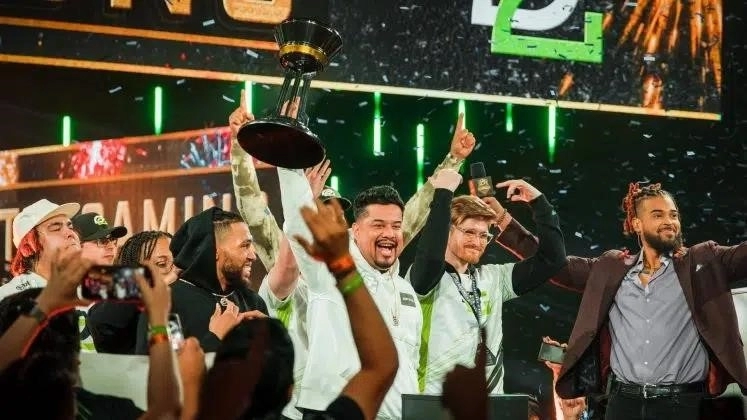 OpTic Gaming после победы в турнире HCS 2022 World Champions